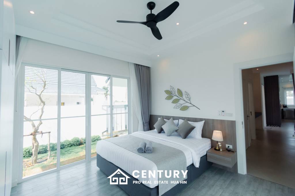 Modern pool villa in Thap Tai Hua Hin Eeden Luxe