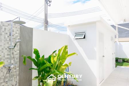 Modern pool villa in Thap Tai Hua Hin Eeden Luxe