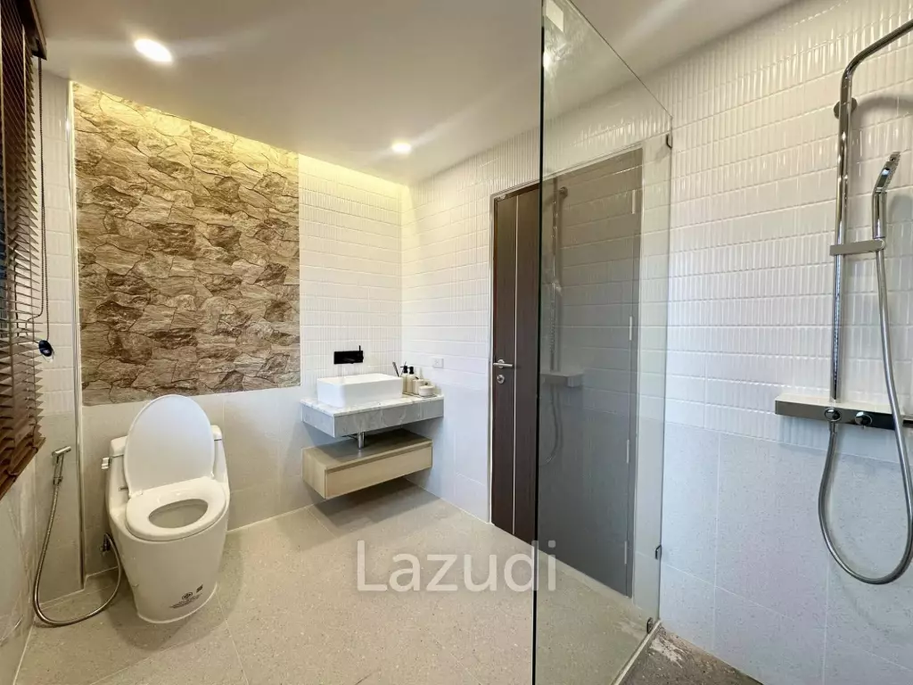 Spacious Seaview 4 Bedroom Pool Villa In Chalong