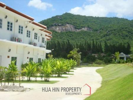 Investment opportunity : 12 townhouses to renovate