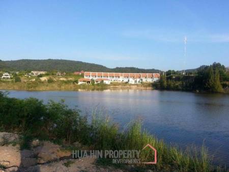 Investment opportunity : 12 townhouses to renovate
