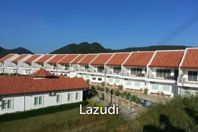 Investment opportunity : 12 townhouses to renovate