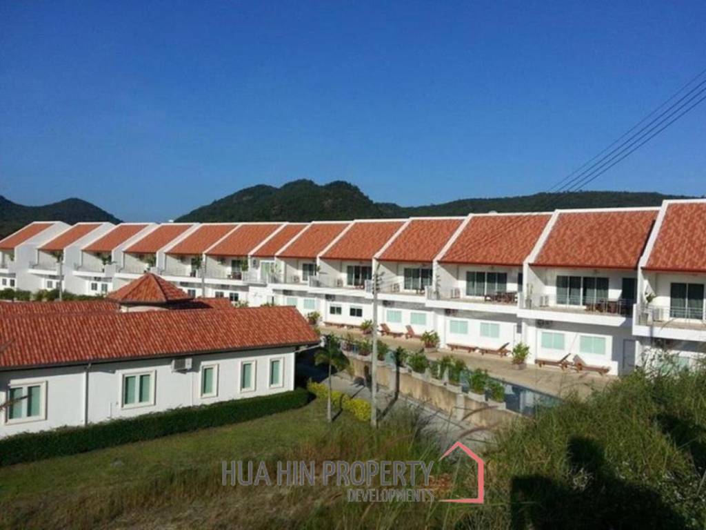 Investment opportunity : 12 townhouses to renovate