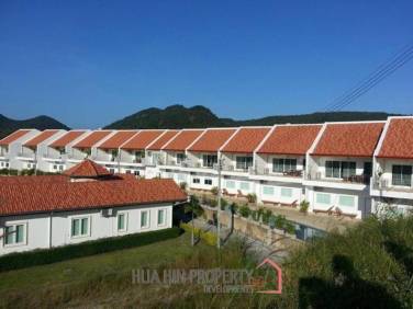 Investment opportunity : 12 townhouses to renovate