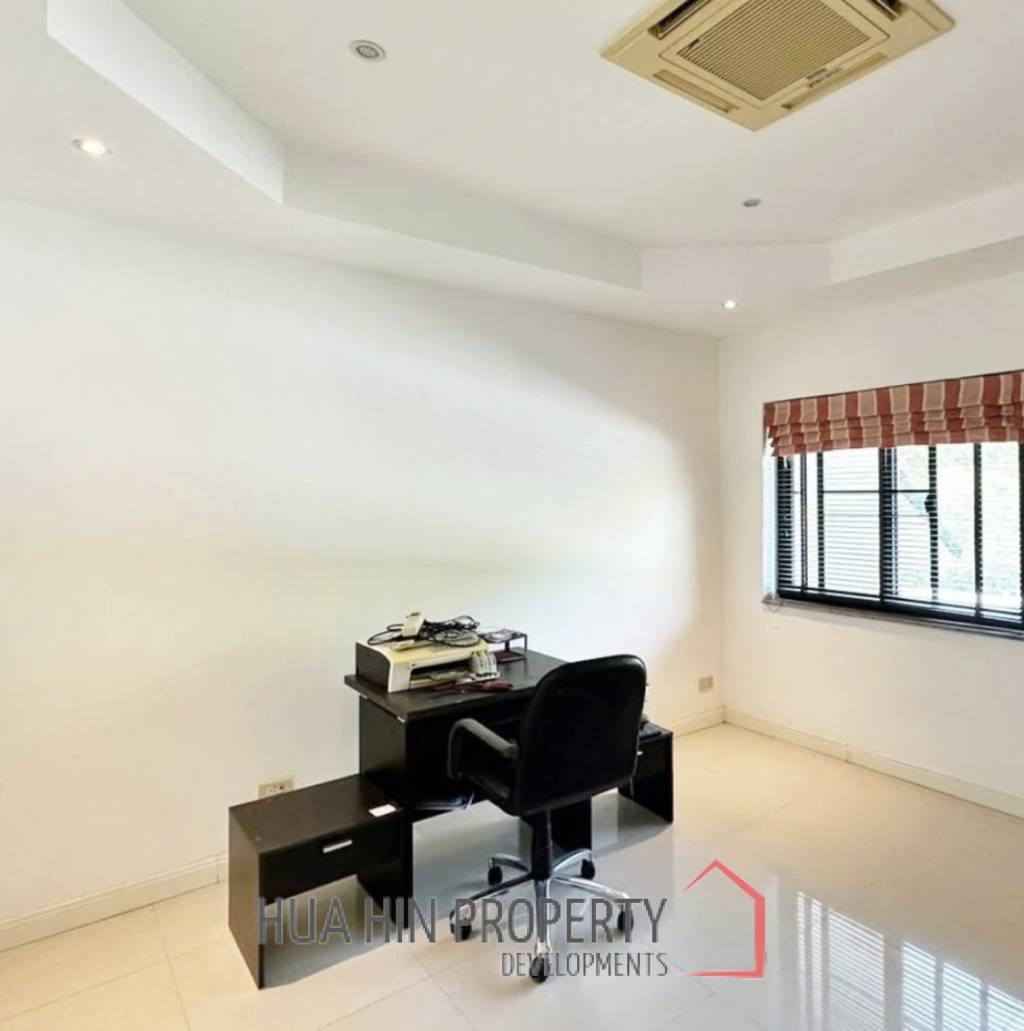 PALM HILL CONDO  : 3 bed utilities condo