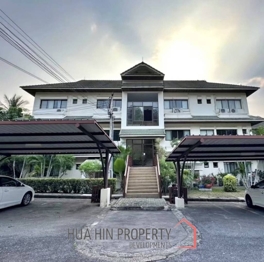 PALM HILL CONDO  : 3 bed utilities condo