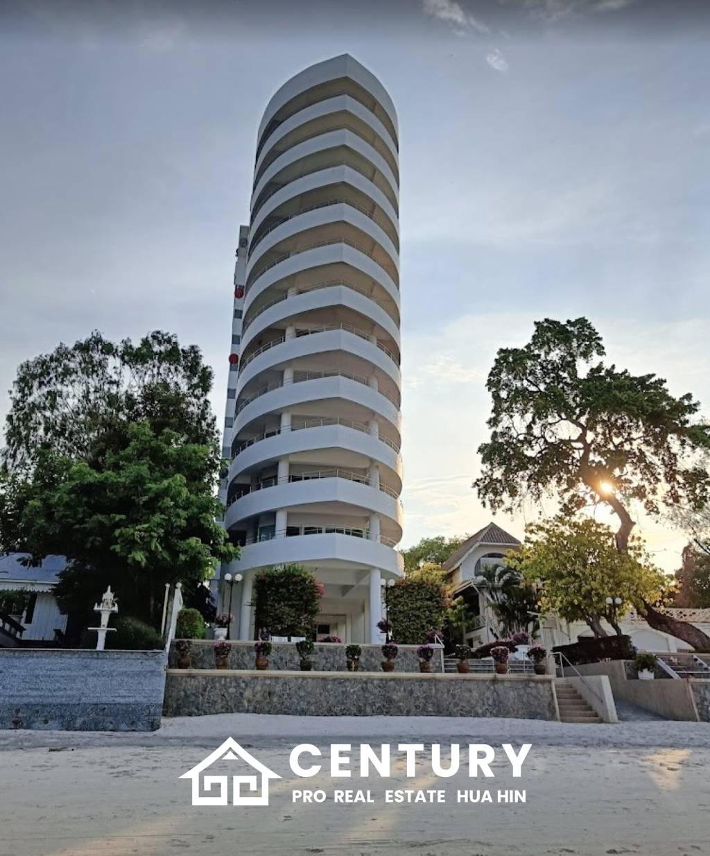 ROYAL PRINCESS HUA HIN : Luxurious 4 Bed Beachfront condo