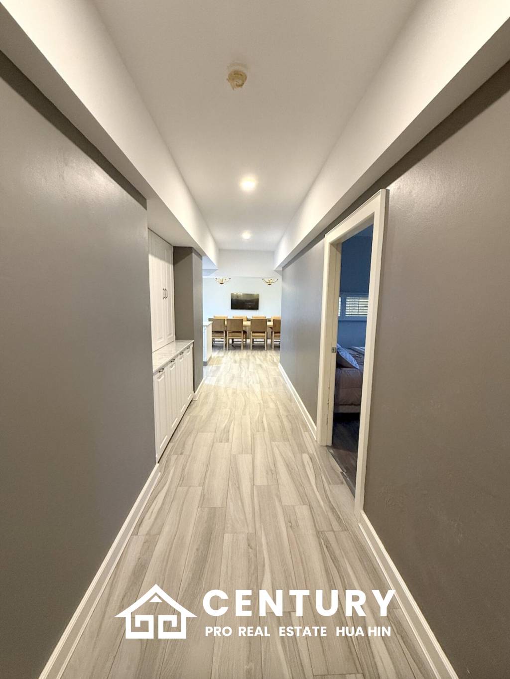 ROYAL PRINCESS HUA HIN : Luxurious 4 Bed Beachfront condo