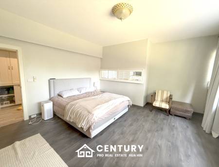 ROYAL PRINCESS HUA HIN : Luxurious 4 Bed Beachfront condo