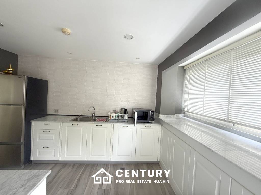 ROYAL PRINCESS HUA HIN : Luxurious 4 Bed Beachfront condo