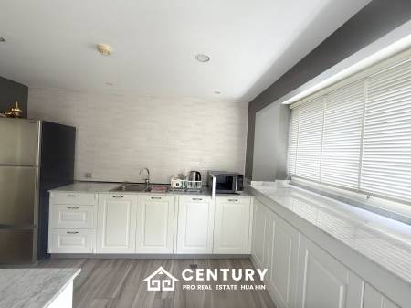 ROYAL PRINCESS HUA HIN : Luxurious 4 Bed Beachfront condo