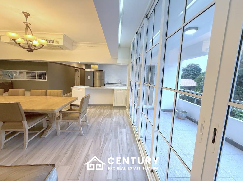 ROYAL PRINCESS HUA HIN : Luxurious 4 Bed Beachfront condo