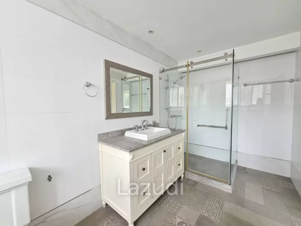 ROYAL PRINCESS HUA HIN : Luxurious 4 Bed Beachfront condo