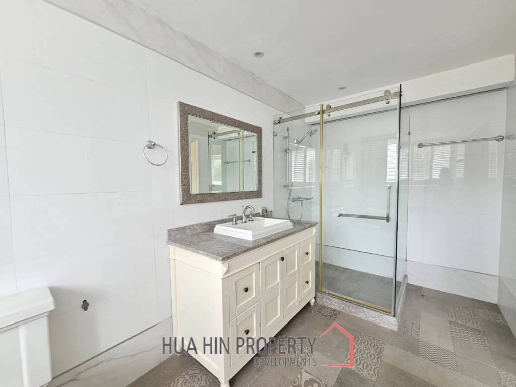 ROYAL PRINCESS HUA HIN : Luxurious 4 Bed Beachfront condo