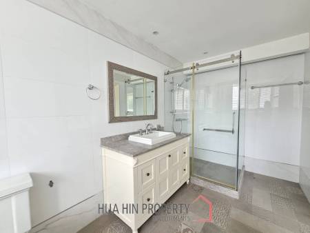 ROYAL PRINCESS HUA HIN : Luxurious 4 Bed Beachfront condo