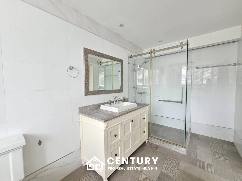 ROYAL PRINCESS HUA HIN : Luxurious 4 Bed Beachfront condo