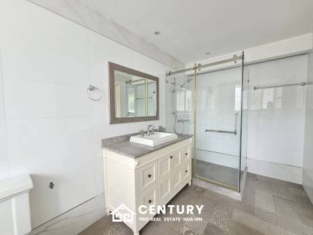 ROYAL PRINCESS HUA HIN : Luxurious 4 Bed Beachfront condo