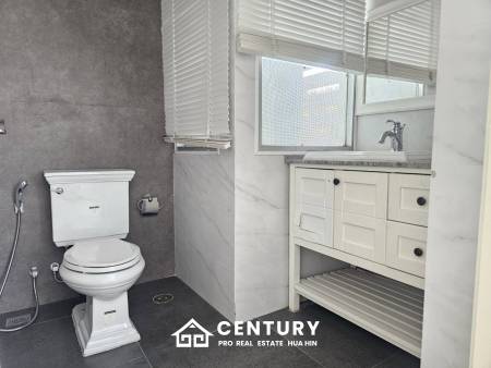 ROYAL PRINCESS HUA HIN : Luxurious 4 Bed Beachfront condo