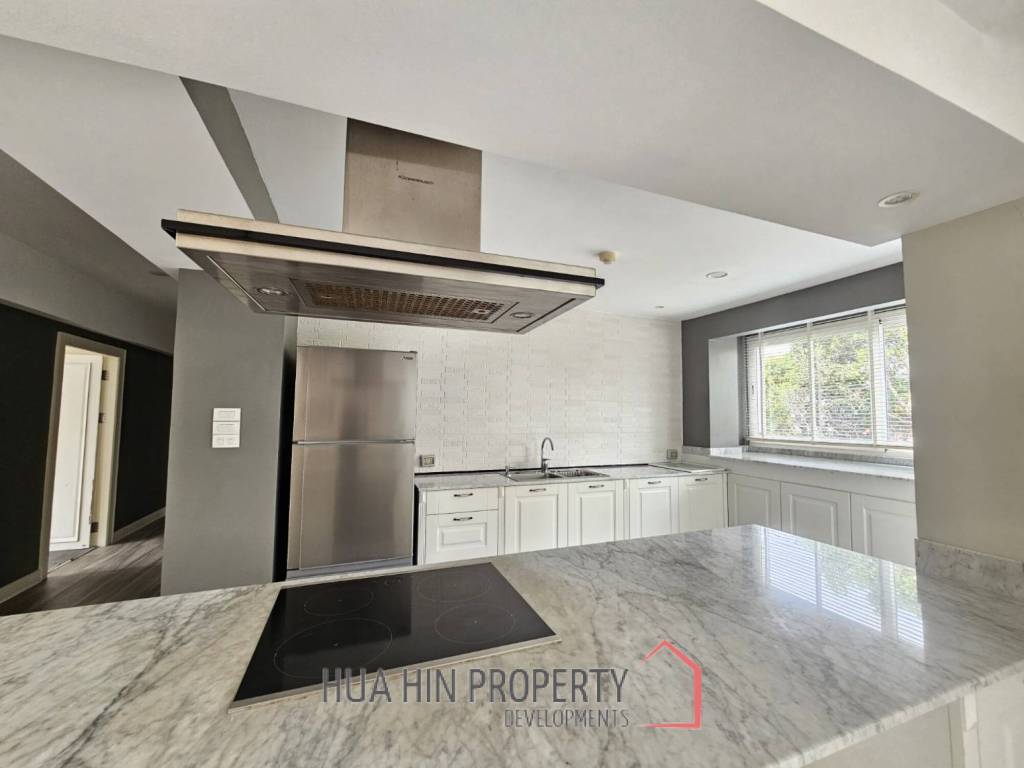 ROYAL PRINCESS HUA HIN : Luxurious 4 Bed Beachfront condo
