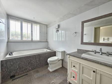 ROYAL PRINCESS HUA HIN : Luxurious 4 Bed Beachfront condo
