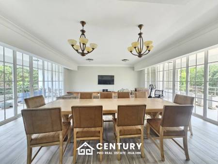 ROYAL PRINCESS HUA HIN : Luxurious 4 Bed Beachfront condo