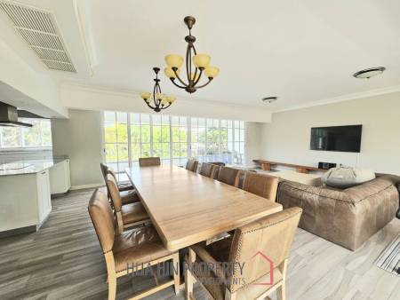 ROYAL PRINCESS HUA HIN : Luxurious 4 Bed Beachfront condo