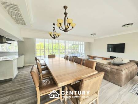 ROYAL PRINCESS HUA HIN : Luxurious 4 Bed Beachfront condo