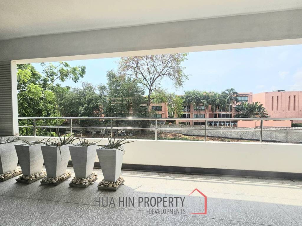 ROYAL PRINCESS HUA HIN : Luxurious 4 Bed Beachfront condo