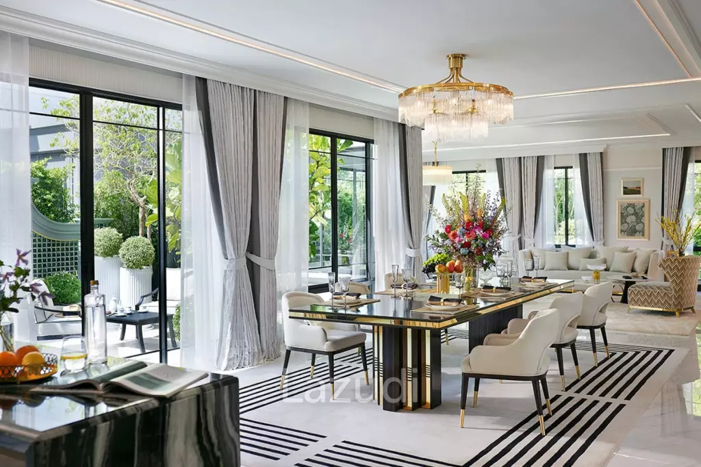 Luxury Detached Home in Setthasiri Wongwaen Chatuchot Bangkok