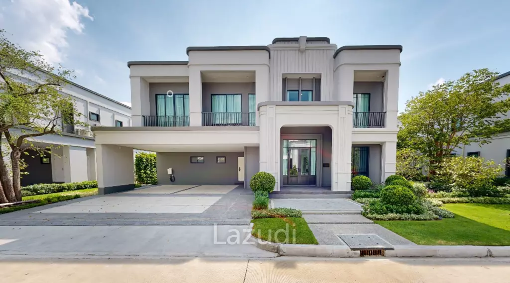 Luxury Detached Home in Setthasiri Wongwaen Chatuchot Bangkok