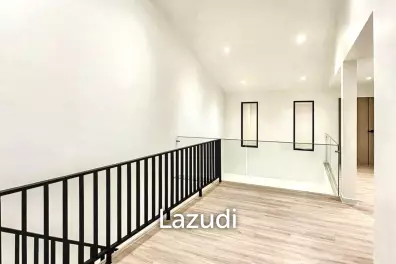 3 Bed 4 Bath 290 SQ.M Khlong Tan Niwet Village