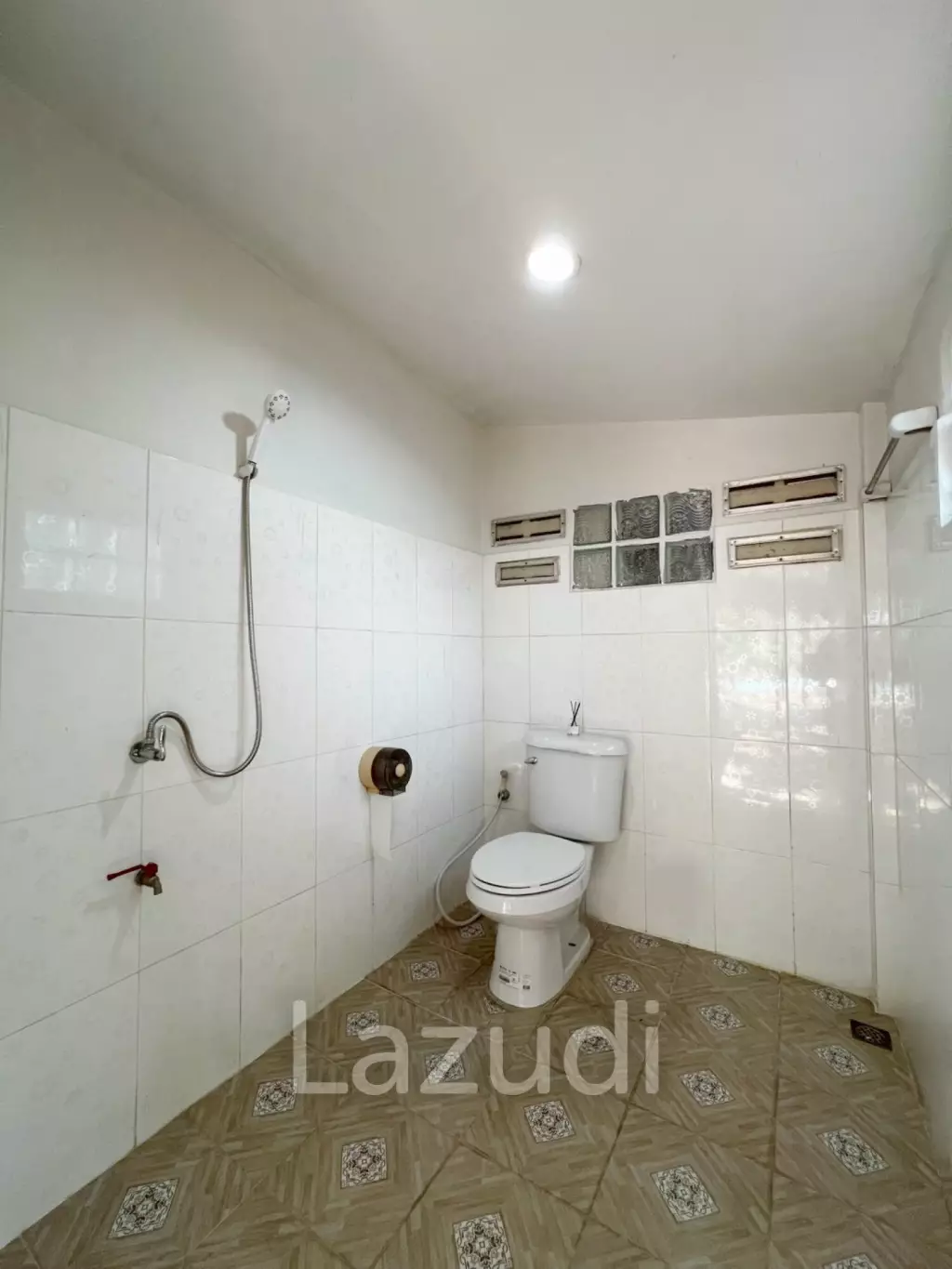 2 Bedrooms Single-Storey House For Rent in Great Community