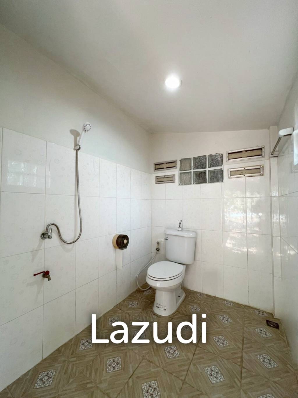 2 Bedrooms Single-Storey House For Rent in Great Community