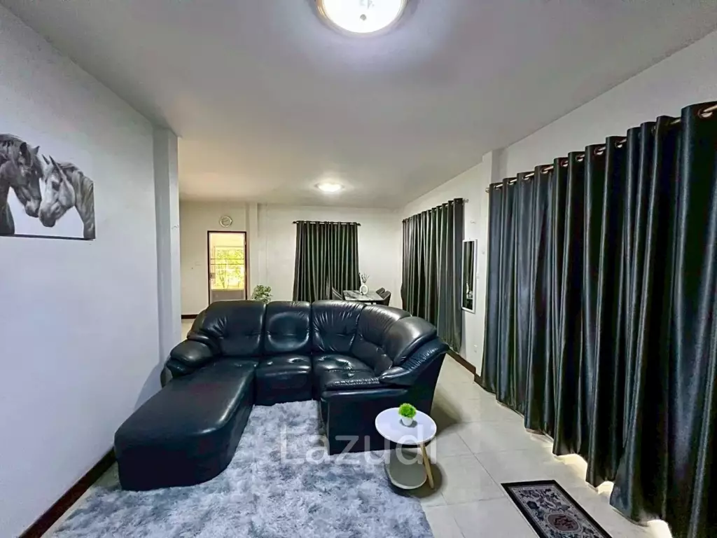 2 Bedrooms Single-Storey House For Rent in Great Community