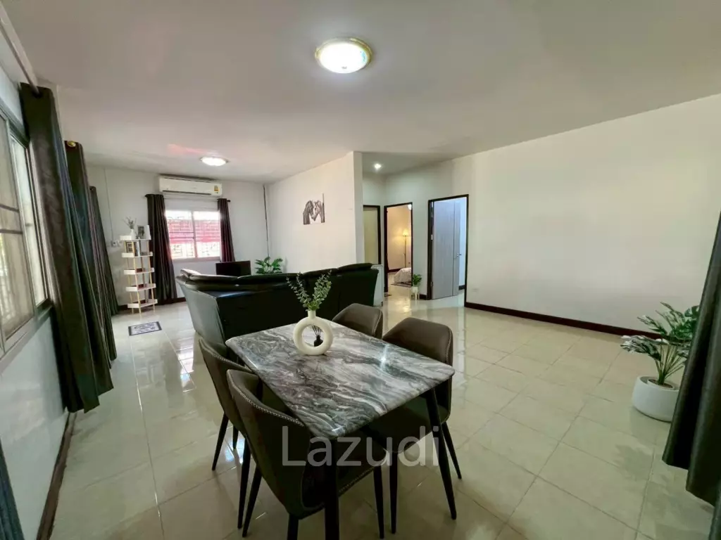 2 Bedrooms Single-Storey House For Rent in Great Community
