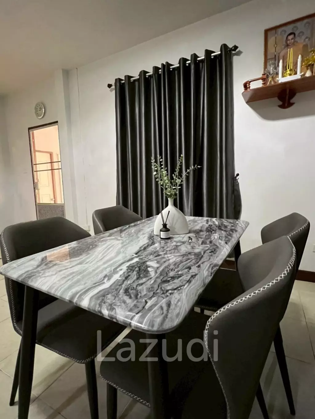 2 Bedrooms Single-Storey House For Rent in Great Community