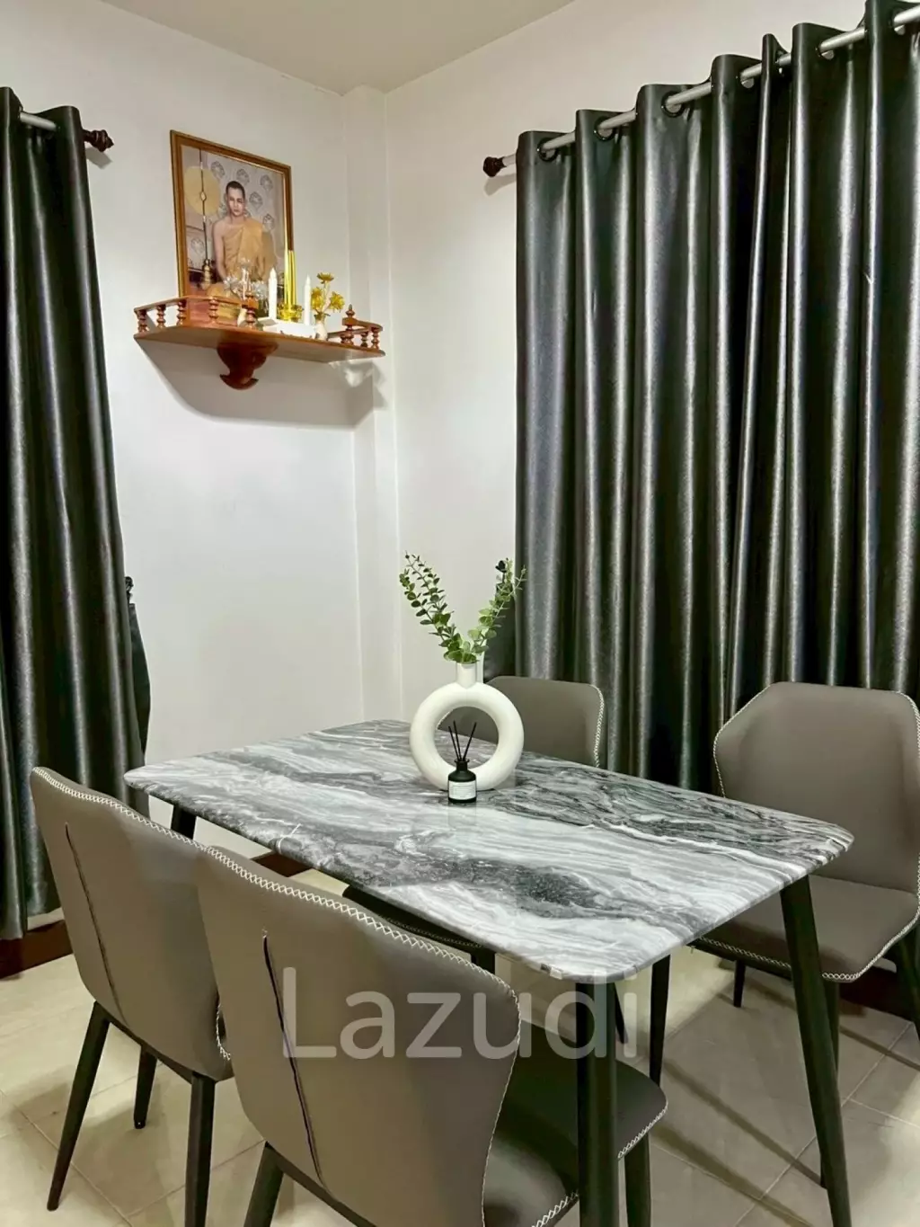 2 Bedrooms Single-Storey House For Rent in Great Community