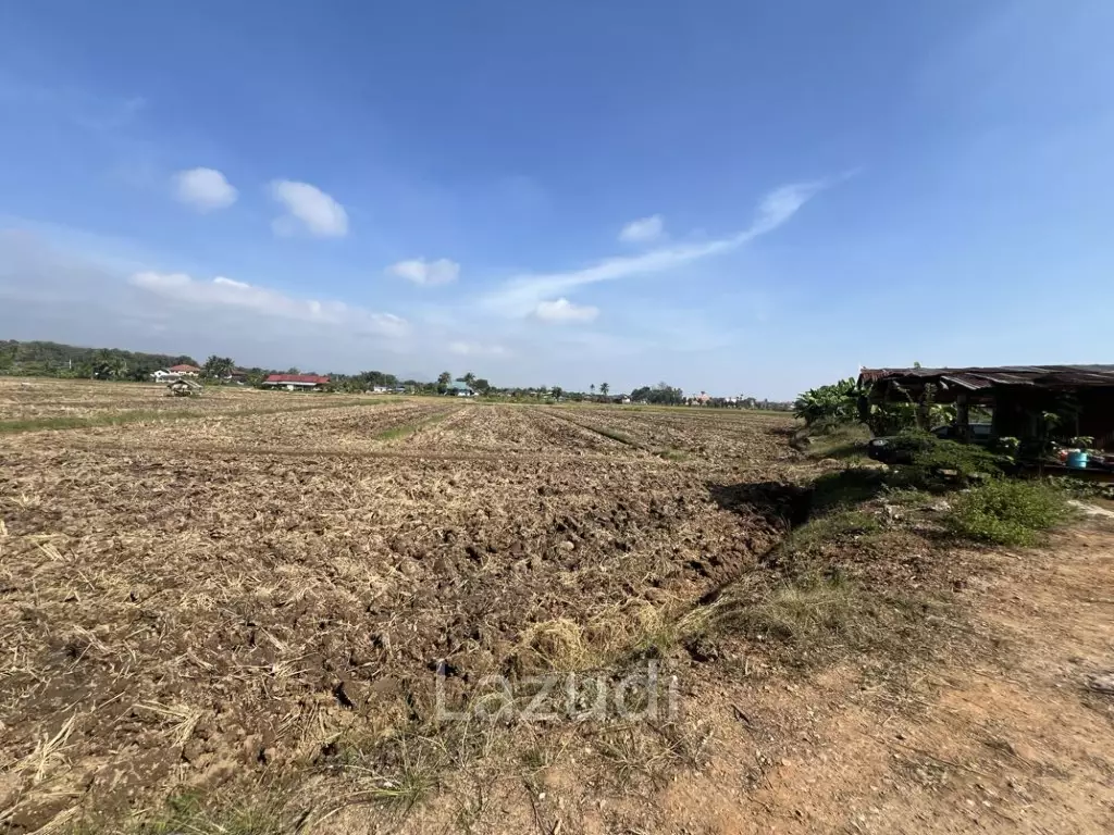 ขายที่ดิน 5 ไร่ติดคลองชลประทานและวิวภูเขา