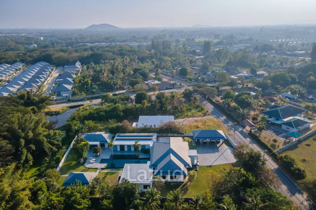 Luxury Modern 6 Bed Pool Villa with Big land plot