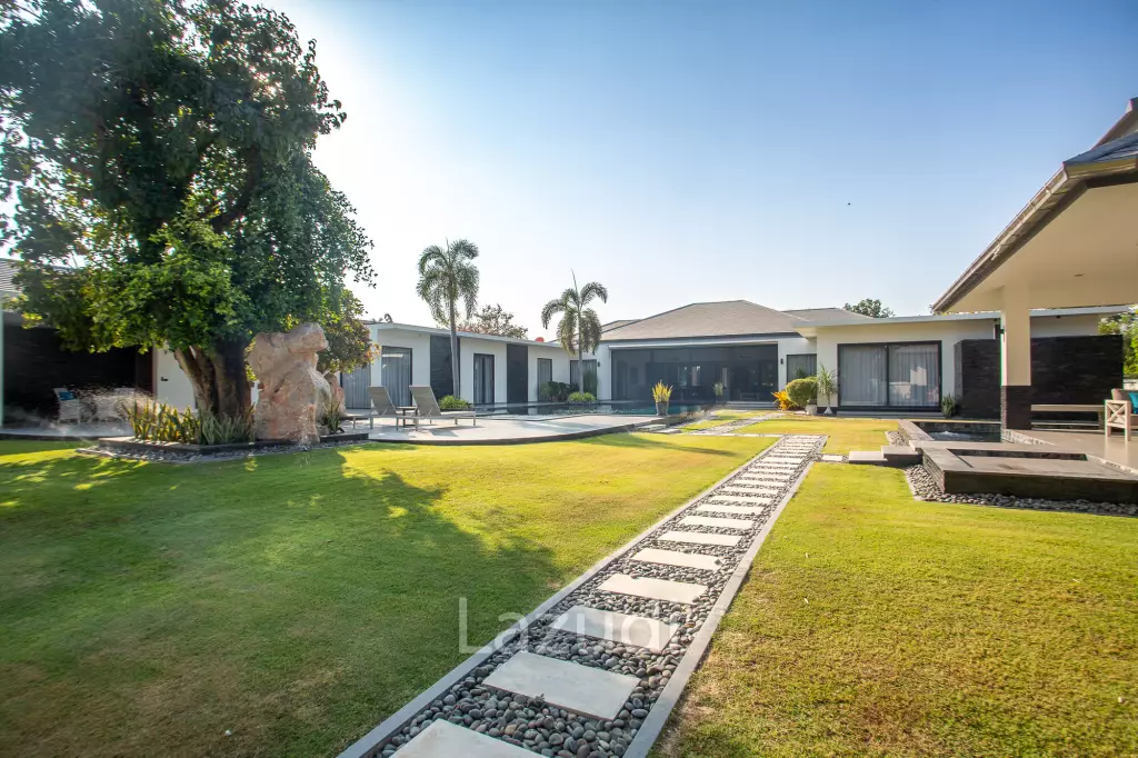 Luxury Modern 6 Bed Pool Villa with Big land plot