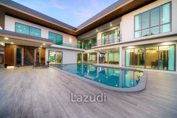 6 Bed 8 Bath 1515 SQ.M. M Mountain Grand Villa