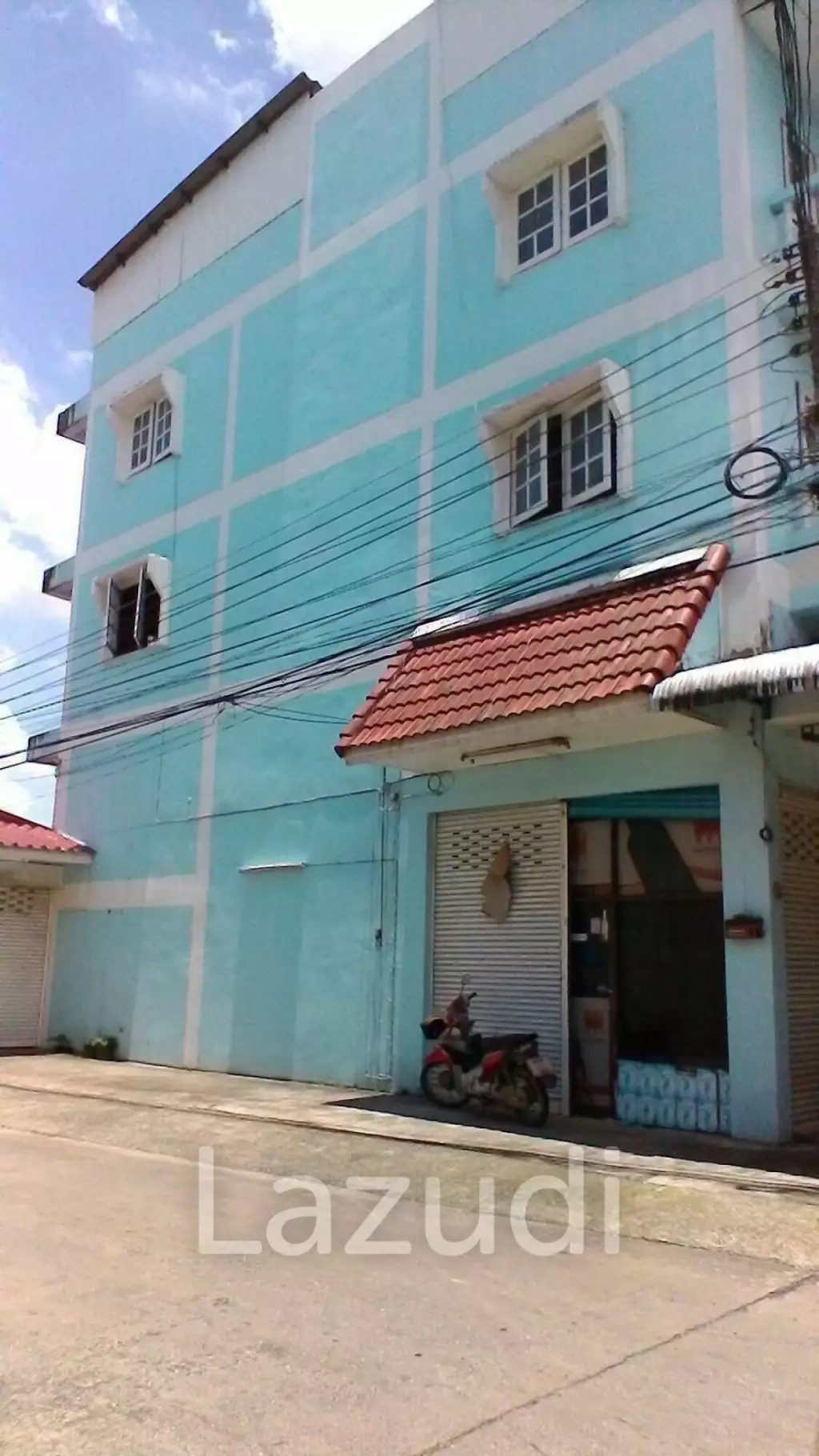 ขายอาคารพาณิชย์ 3 ชั้นครึ่งใจกลางเมืองที่ต.ริมกก