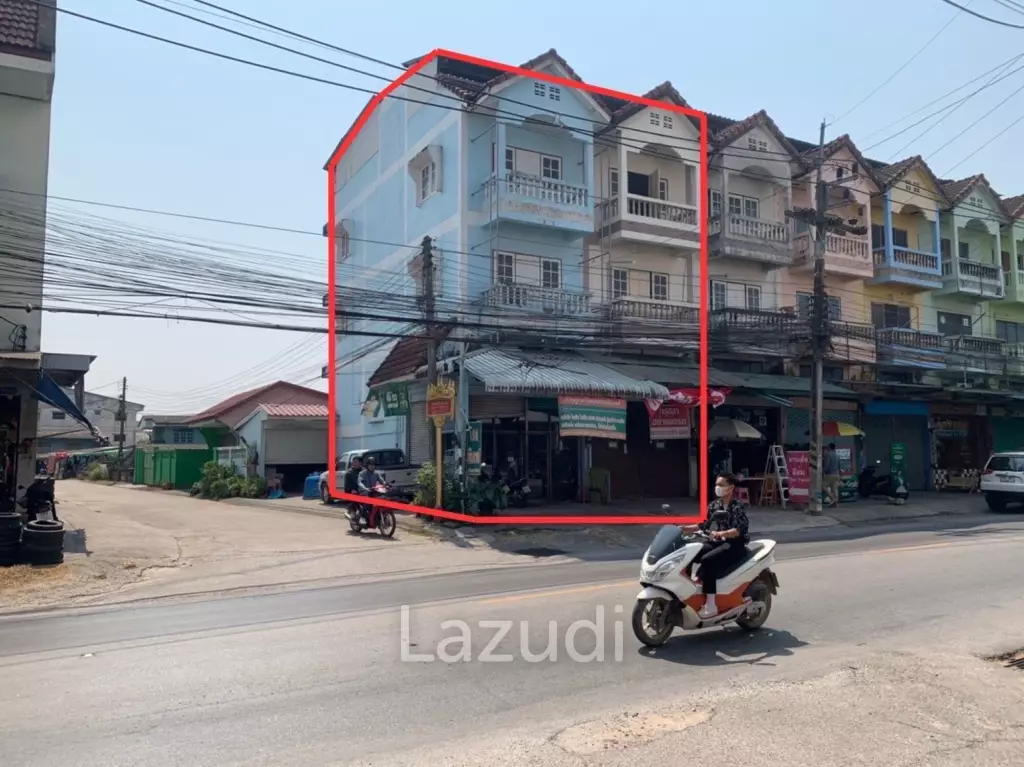 ขายอาคารพาณิชย์ 3 ชั้นครึ่งใจกลางเมืองที่ต.ริมกก