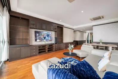 5 Bedrooms 6 Bathrooms 187 SQ.M. La Beach Home