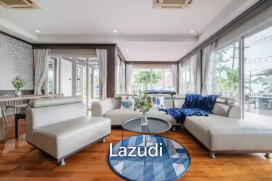 5 Bedrooms 6 Bathrooms 187 SQ.M. La Beach Home