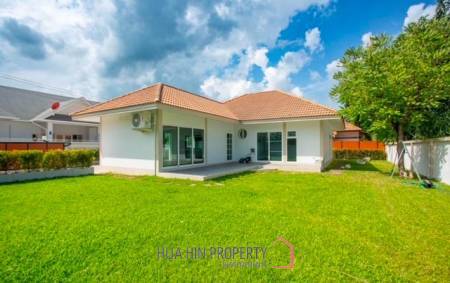 Completely and tastefully renovated house with 3 bedrooms and 3 bathrooms on a large plot