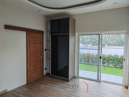 Completely and tastefully renovated house with 3 bedrooms and 3 bathrooms on a large plot