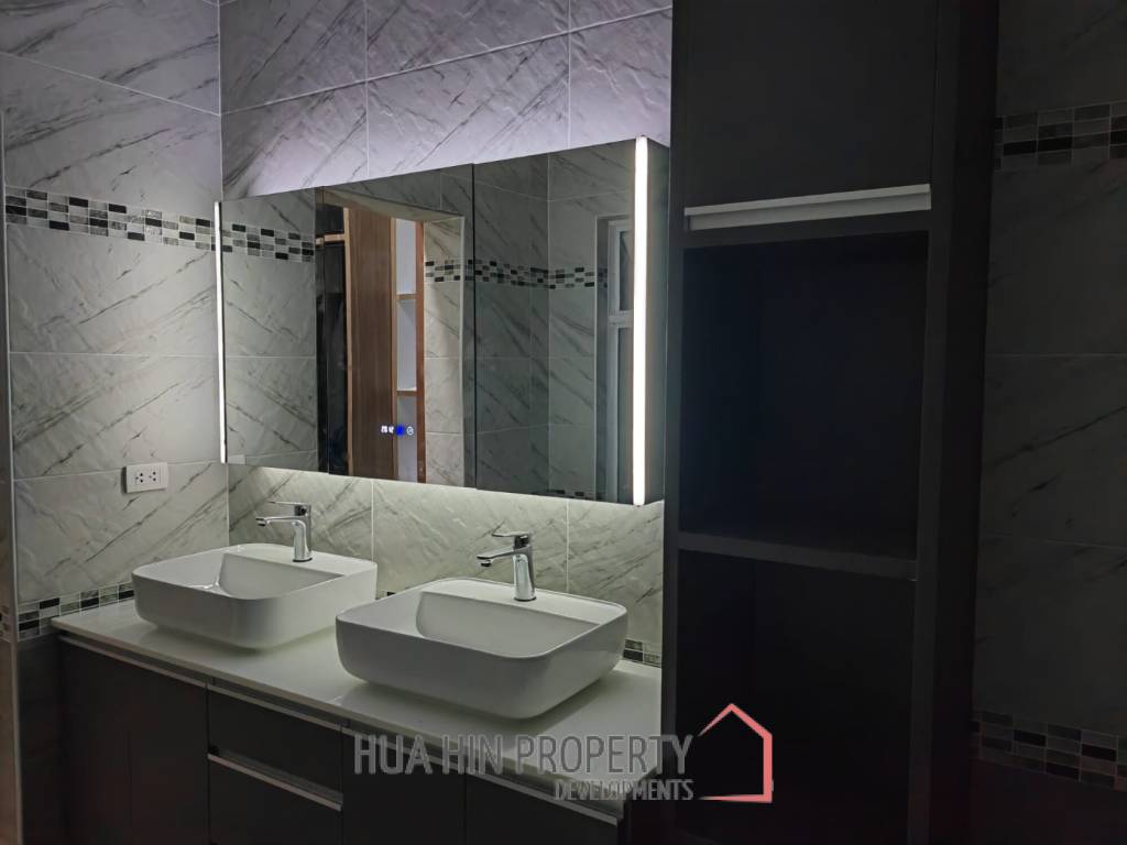 Completely and tastefully renovated house with 3 bedrooms and 3 bathrooms on a large plot