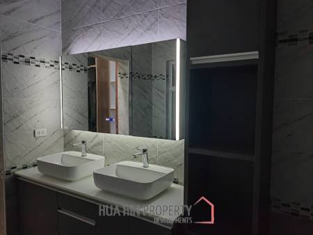 Completely and tastefully renovated house with 3 bedrooms and 3 bathrooms on a large plot
