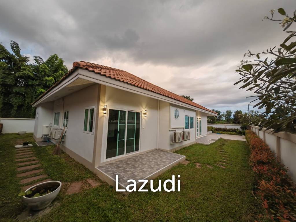 Completely and tastefully renovated house with 3 bedrooms and 3 bathrooms on a large plot